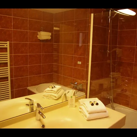 De L'abbaye Des Premontres 호텔 퐁타무종